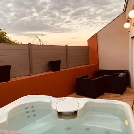 Casa de Férias Maison Le B Avec Jacuzzi